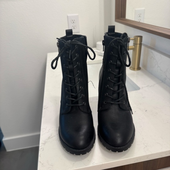 Joe Fresh Leather Boots - Picture 2 of 4